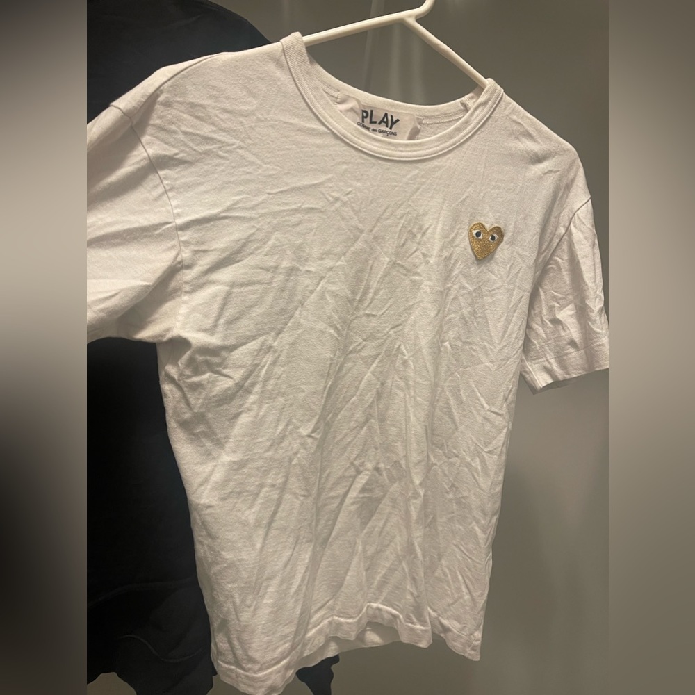 Medium sized unisex t shirt